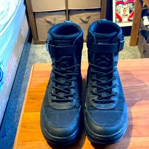 Dr. Martens Combs Tech Men’s Size 9 Lightly used